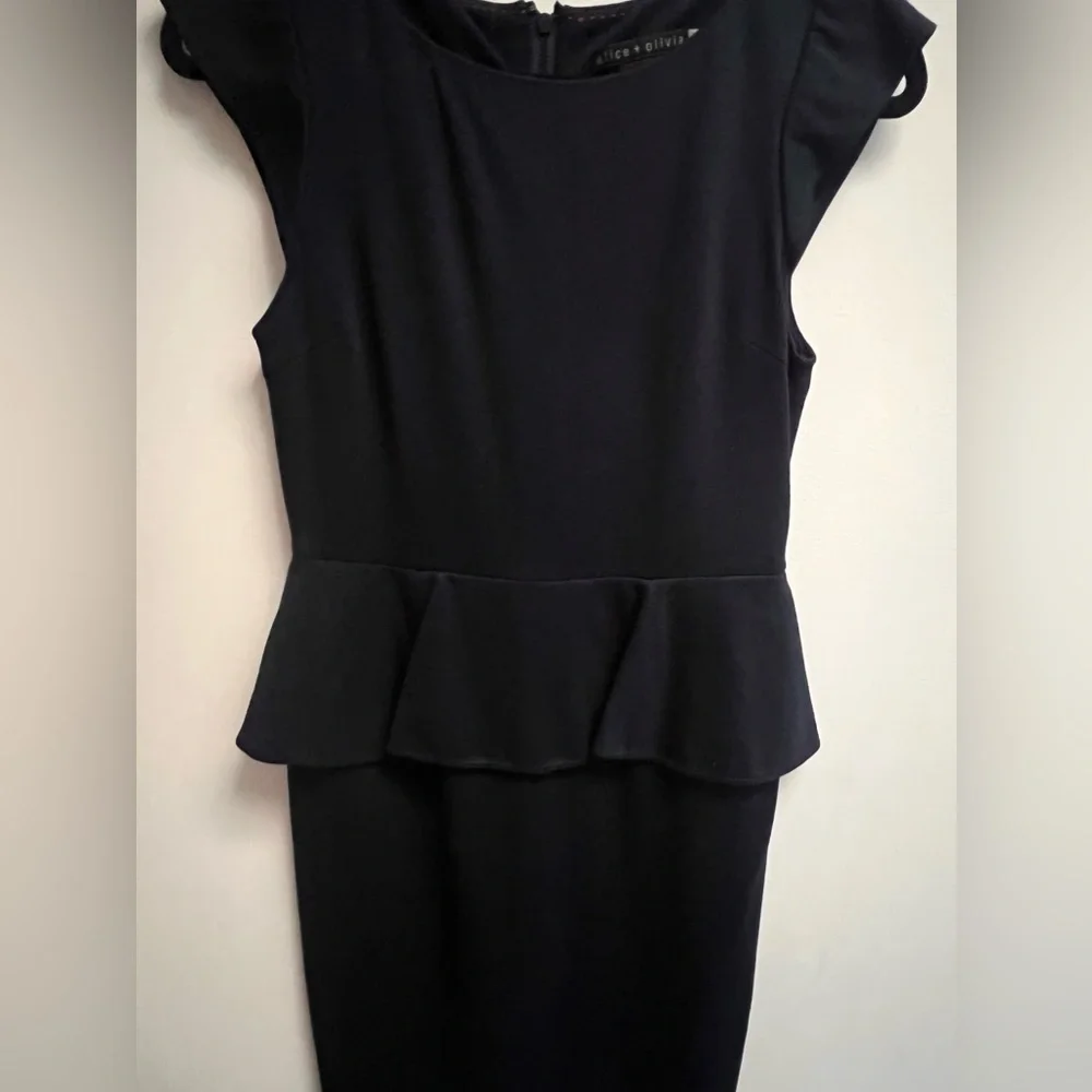 ALICE + OLIVIA Women’s Navy Blue Cap Sleeve Victoria Peplum Dress - size 6 - Picture 7 of 9